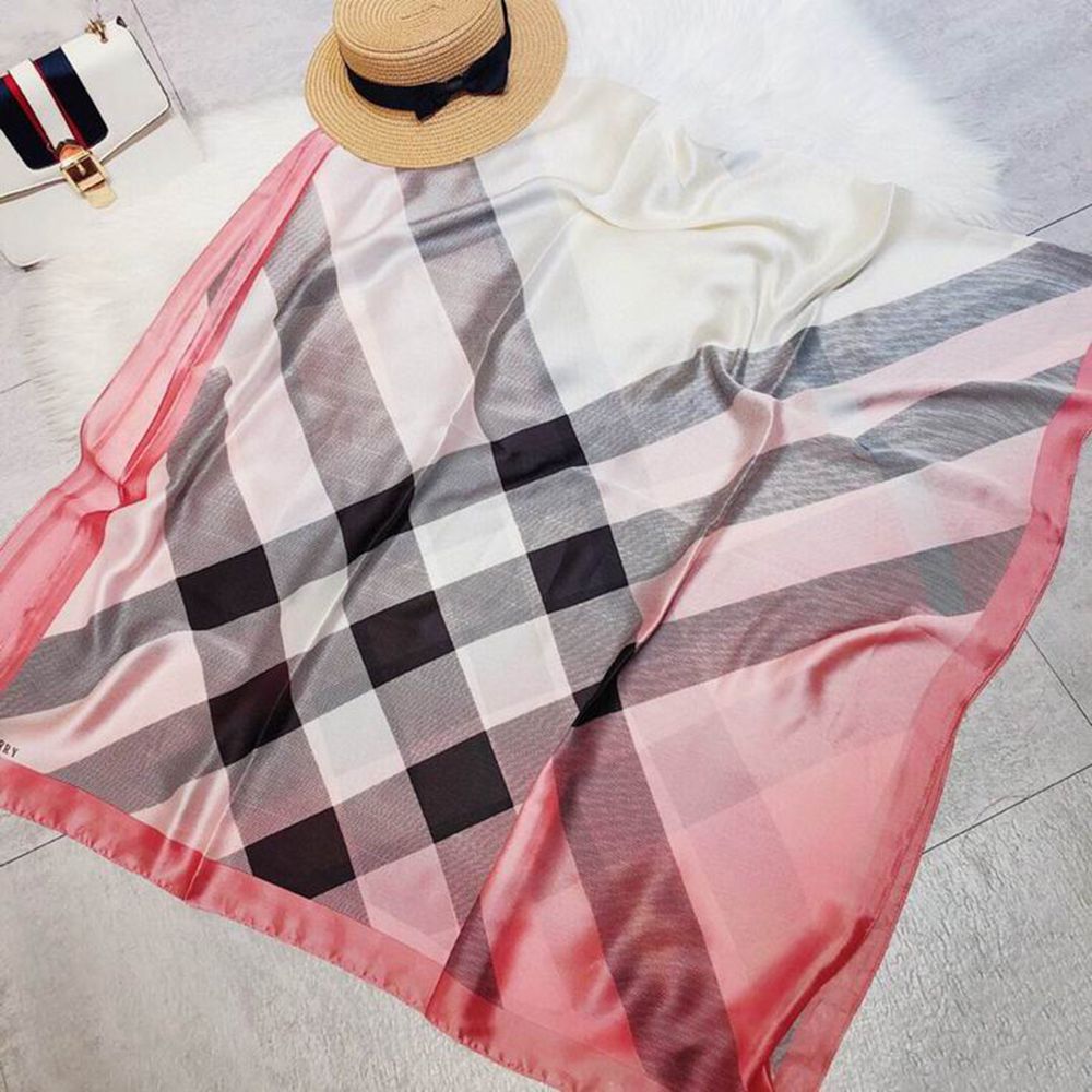 Bv*b*rry Scarf